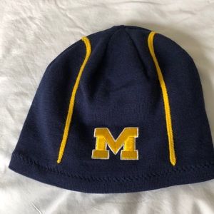 Nike reversible stocking hat beanie. Dark navy blue and maize. Univ. of Michigan